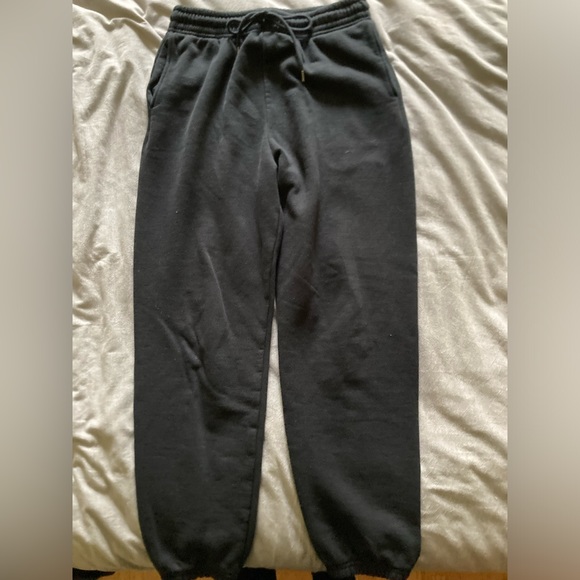 Uniqlo women’s sweatpants - Picture 1 of 2